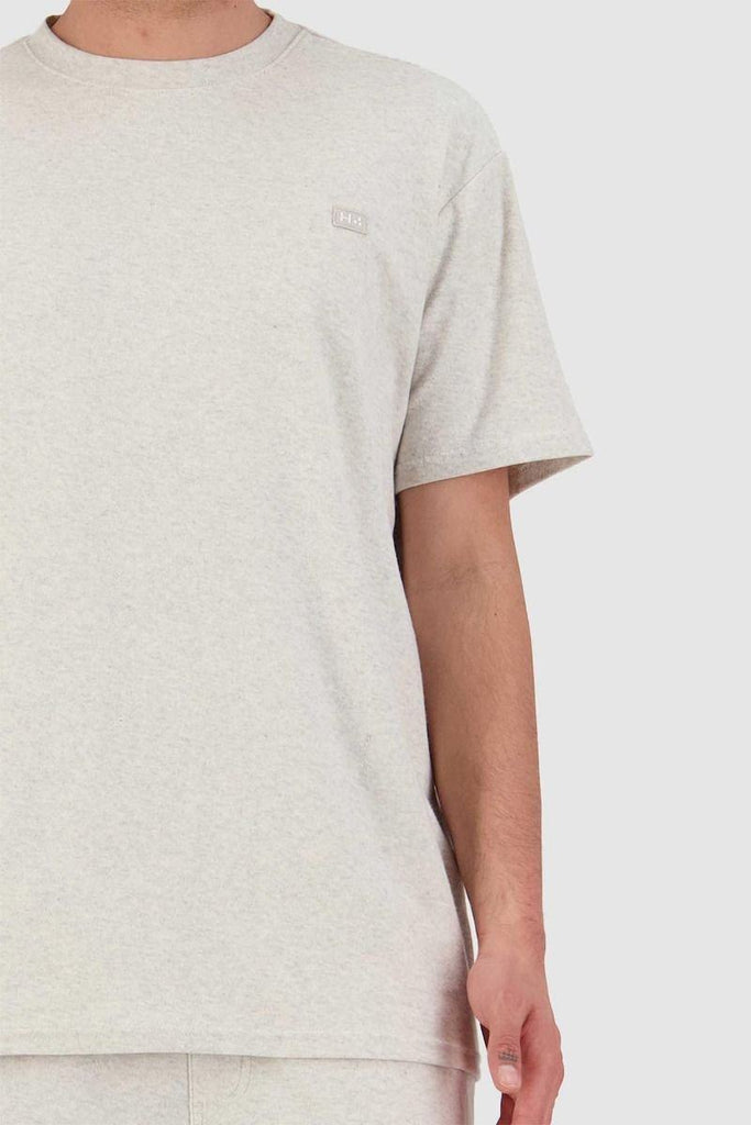 HUFFER Looped Sup Tee Oat Marle Front Detail